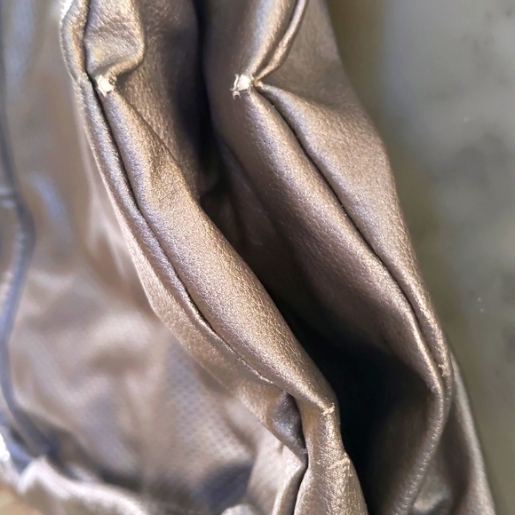 The Limited Shoulder bag. - Picture 5 of 8